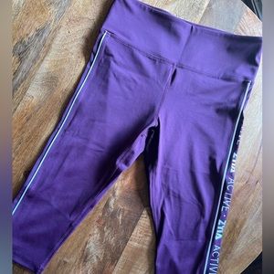 Plum Logo Stripe Light n Tight Hi-Rise Crop 17"
